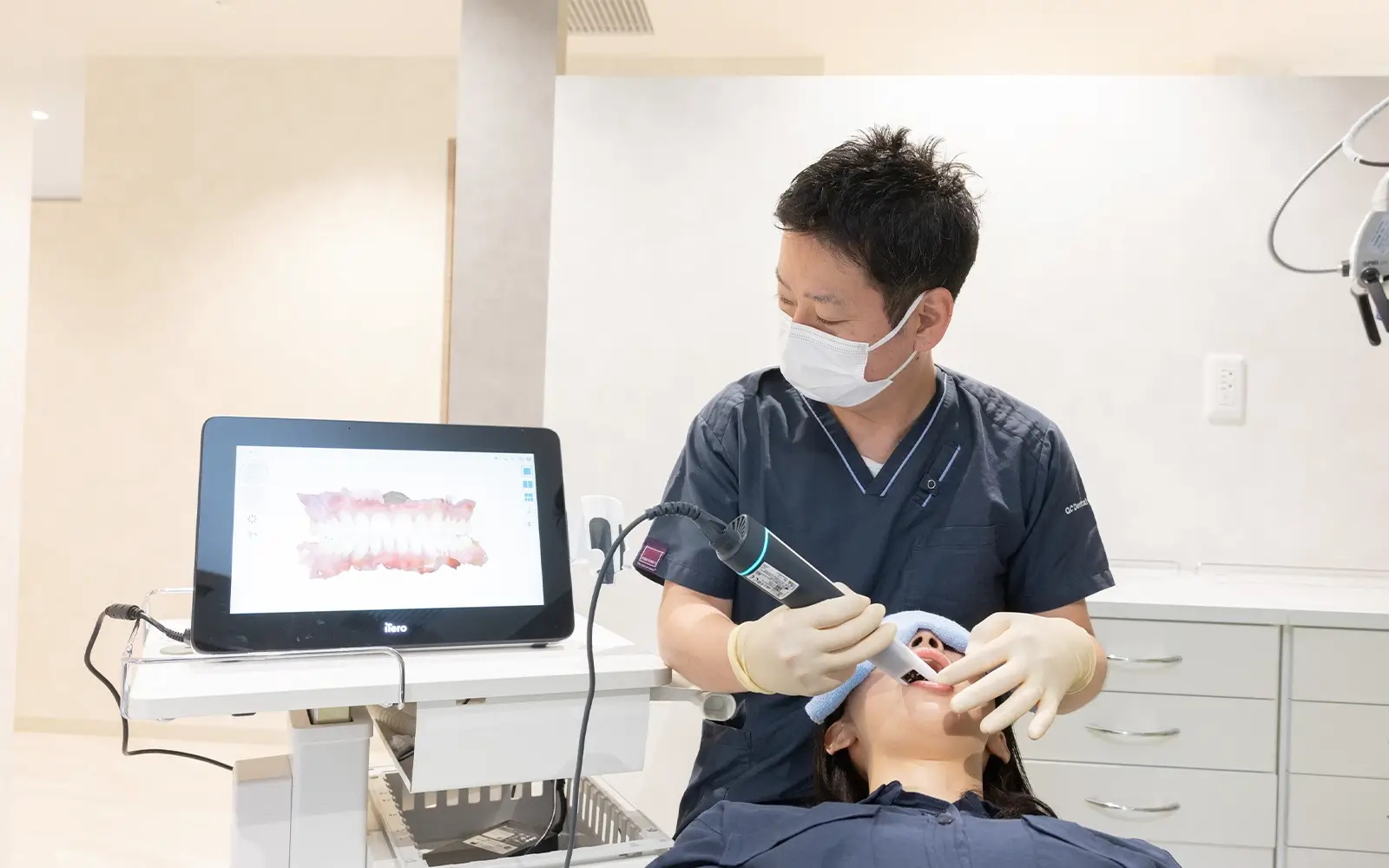 口腔内スキャナーによる、型採りの負担軽減と精密化